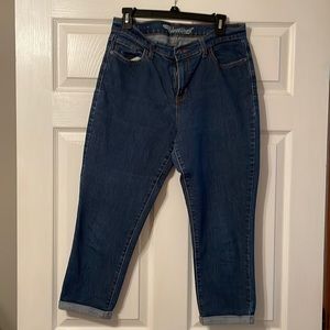 Size 8 regular Old Navy Sweetheart capris.